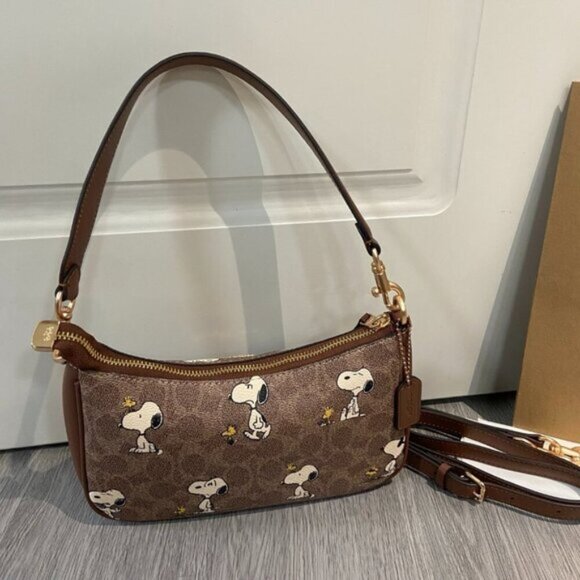 NWT Coach X Peanuts Teri Shoulder Bag In Signature Canvas With Snoopy Prin - Picture 2 of 7